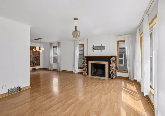 Photo 5 of Sale Pending at 2011 Vincent Ave N, Minneapolis, MN 55411 | MLS# 7127933 | Listing updated on 2026-08-25