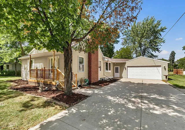2nd image of 21 Traverse Rd, Saint Cloud, MN 56301 | MLS# 7127943