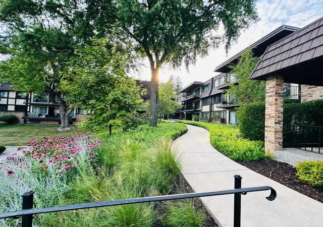1st image of 205 Barry Ave S #306, Wayzata, MN 55391 | MLS# 7127956