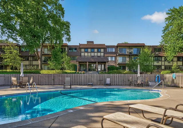 5th image of 205 Barry Ave S #306, Wayzata, MN 55391 | MLS# 7127956