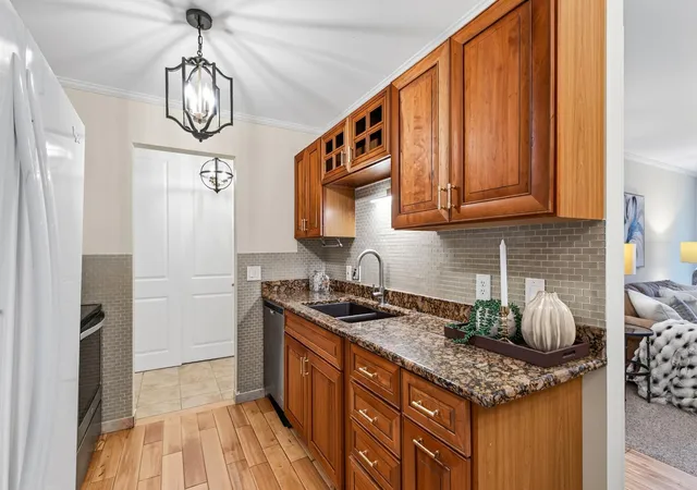 Listing Photo 5 - Condo for sale in building located at 205 Barry Ave S, Wayzata, MN 55391 - Unit #306
