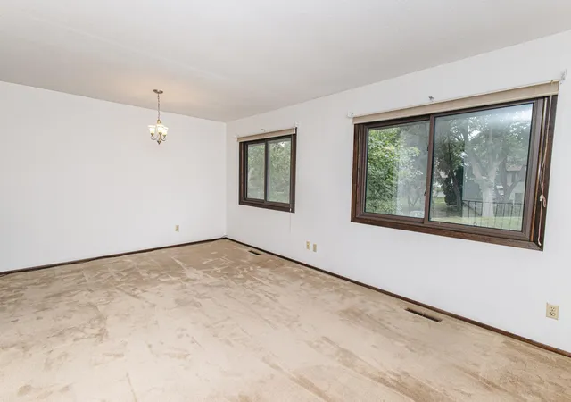 16th image of 6570 Upper 35th St N, Saint Paul, MN 55128 | MLS# 7127969