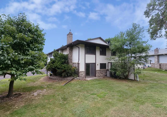 2nd image of 6570 Upper 35th St N, Saint Paul, MN 55128 | MLS# 7127969