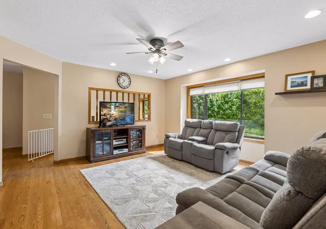 5th image of 1076 Cottonwood Dr, Hudson, WI 54016 | MLS# 7127974