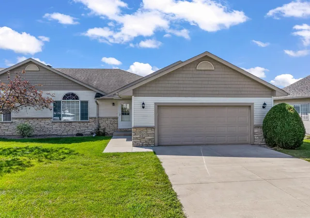 Photo 3 of Single family home for sale at 4528 Prairie View Pl NW, Rochester, MN 55901 | MLS# 7127980 | Listing updated on 2026-10-03