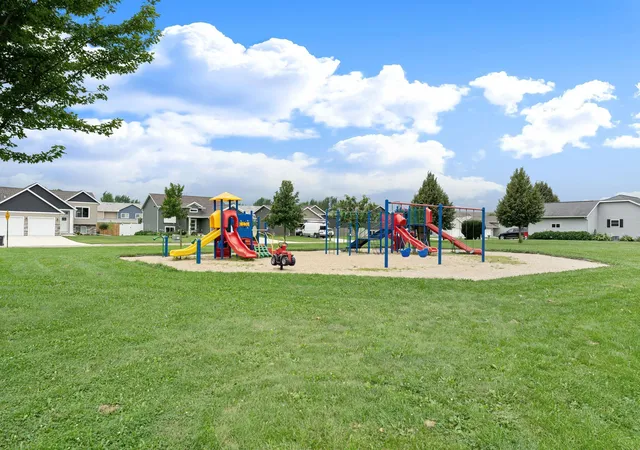 Photo 3 of Sale Pending at 703 25th Avenue Nw, Austin, MN 55912 | MLS# 7127996 | Listing updated on 2026-09-01