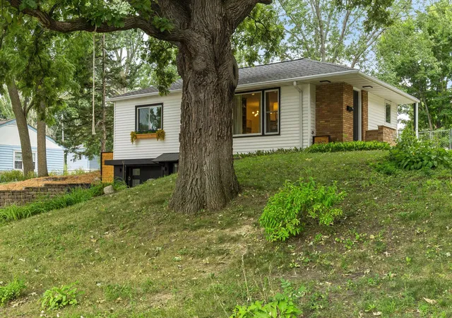 Photo 3 of Sale Pending at 3037 Kyle Ave N, Minneapolis, MN 55422 | MLS# 7128023 | Listing updated on 2026-08-31
