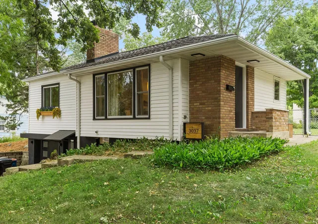 Photo 4 of Sale Pending at 3037 Kyle Ave N, Minneapolis, MN 55422 | MLS# 7128023 | Listing updated on 2026-08-31