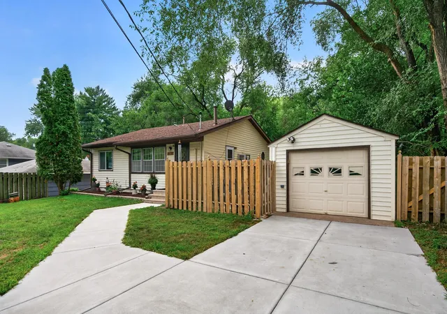 2nd image of 10138 Harriet Ave S, Minneapolis, MN 55420 | MLS# 7128028