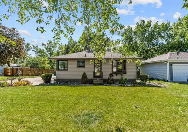 Photo 3 of Single family home for sale at 856 Maple St Ne, Minneapolis, MN 55432 | MLS# 7128051 | Listing updated on 2026-09-26