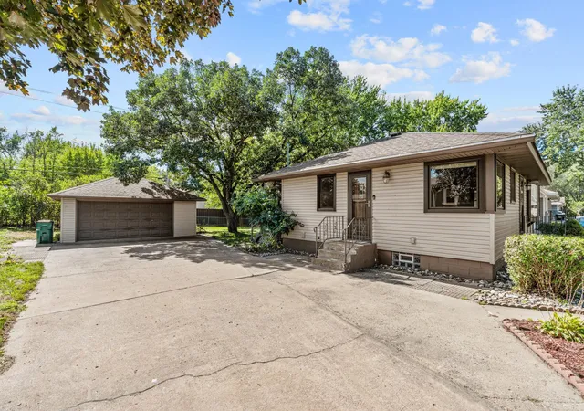 Photo 4 of Single family home for sale at 856 Maple St NE, Minneapolis, MN 55432 | MLS# 7128051 | Listing updated on 2026-09-26