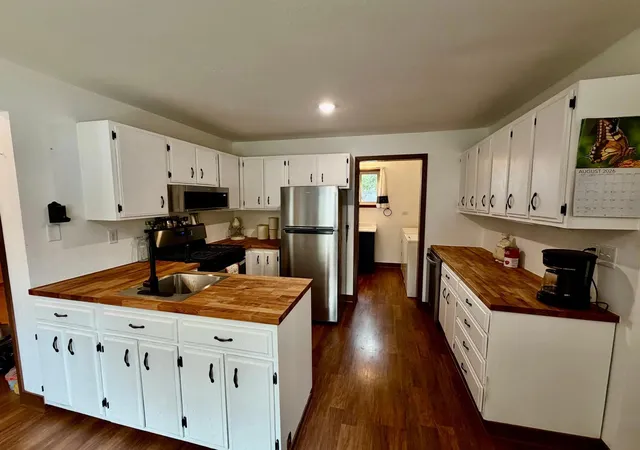 Photo 4 of Single family home for sale at 101 Commercial Ave N, Sandstone, MN 55072 | MLS# 7128054 | Listing updated on 2026-09-28