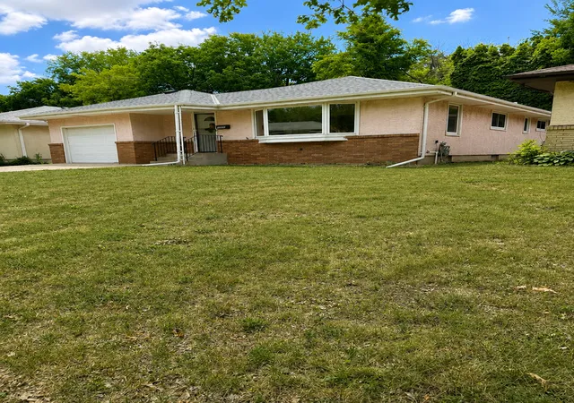 Photo 2 of Single family home for sale at 1600 Suburban Ave, Saint Paul, MN 55106 | MLS# 7128090 | Listing updated on 2026-09-21