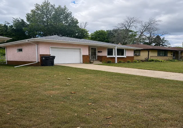 Photo 3 of Single family home for sale at 1600 Suburban Ave, Saint Paul, MN 55106 | MLS# 7128090 | Listing updated on 2026-09-21