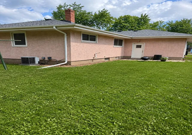 Photo 3 of Single family home for sale at 1600 Suburban Ave, Saint Paul, MN 55106 | MLS# 7128090 | Listing updated on 2026-09-21