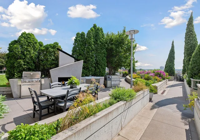2nd image of 929 Portland Ave, Minneapolis, MN 55404