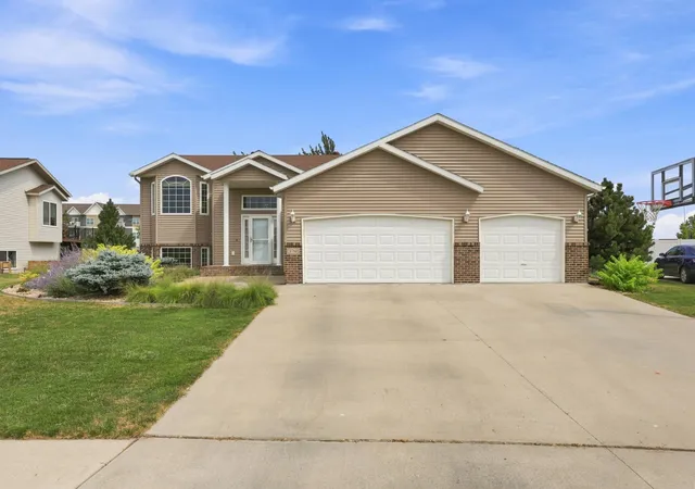 2nd image of 3760 Harrison St S, Fargo, ND 58104 | MLS# 7128099
