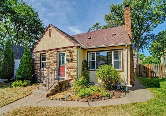 Photo 1 of Single family home for sale at 1595 Maywood St, Saint Paul, MN 55117 | MLS# 7128101 | Listing updated on 2026-10-19