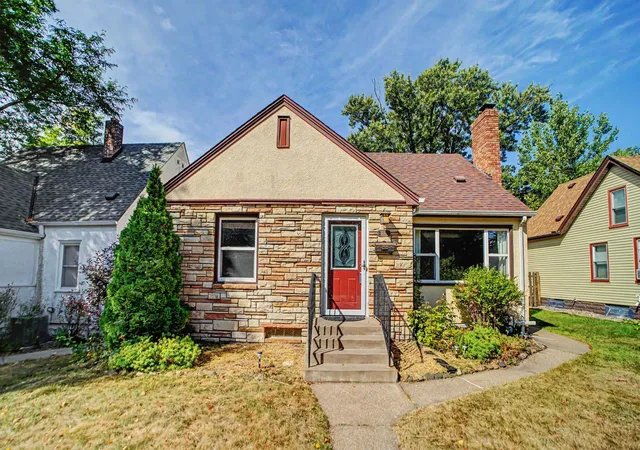 Photo 2 of Single family home for sale at 1595 Maywood St, Saint Paul, MN 55117 | MLS# 7128101 | Listing updated on 2026-10-19