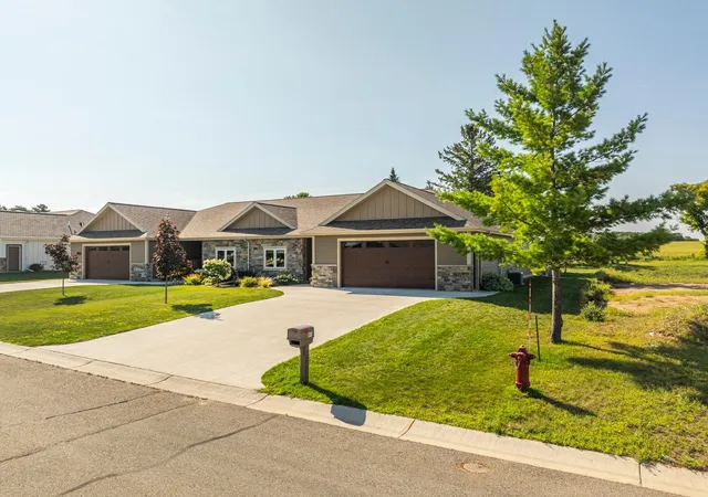 Photo 3 of Townhouse for sale at 841 Lake Forest Cir, Detroit Lakes, MN 56501 | MLS# 7128107 | Listing updated on 2026-09-04