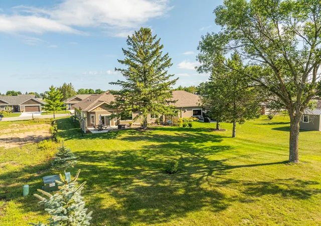Photo 3 of Townhouse for sale at 841 Lake Forest Cir, Detroit Lakes, MN 56501 | MLS# 7128107 | Listing updated on 2026-10-07