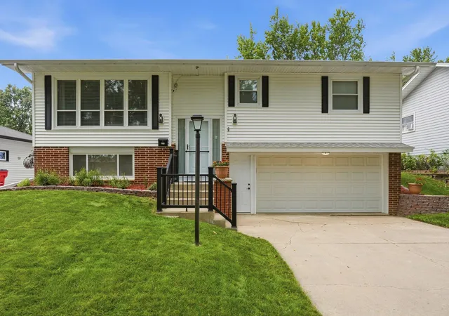 1st image of 2307 17 1/2 St Nw, Rochester, MN 55901 | MLS# 7128120
