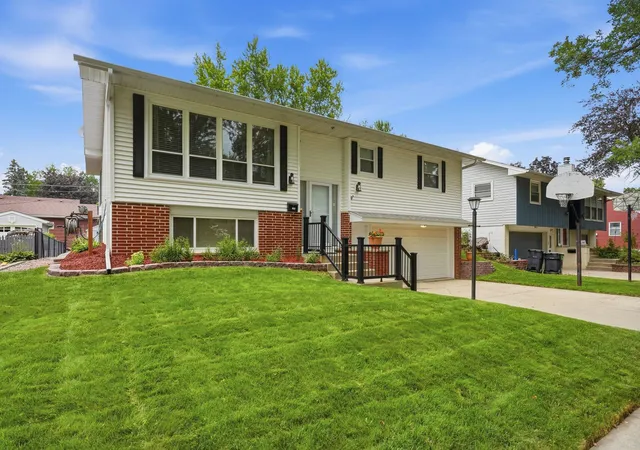 2nd image of 2307 17 1/2 St Nw, Rochester, MN 55901 | MLS# 7128120