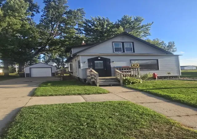 Photo 1 of Single family home for sale at 213 3rd Street W, Jasper, MN 56144 | MLS# 7128136 | Listing updated on 2026-08-17