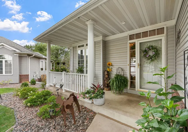 Photo 2 of Single family home for sale at 15135 Crestview Cir, Rosemount, MN 55068 | MLS# 7128138 | Listing updated on 2026-08-22