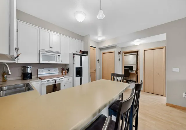 image of 1401 N Lakeshore Dr #206, Lake City, MN 55041 | MLS# 7128140