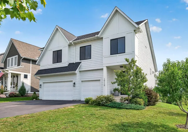 2nd image of 10110 Harvest Trl, Chaska, MN 55318 | MLS# 7128151