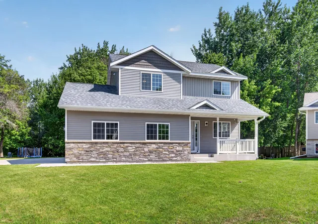 Photo 2 of Single family home for sale at 109 Peridot Ct, Mankato, MN 56001 | MLS# 7128155 | Listing updated on 2026-09-13