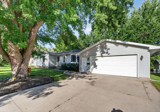Photo 3 of Single family home for sale at 618 1st Street N, Waterville, MN 56096 | MLS# 7128181 | Listing updated on 2026-08-25