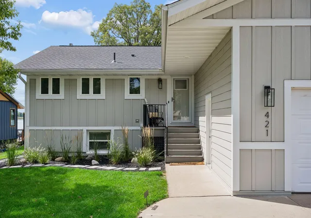 Photo 4 of Single family home for sale at 421 Shoreacres Dr, Big Lake, MN 55309 | MLS# 7128216 | Listing updated on 2026-09-21