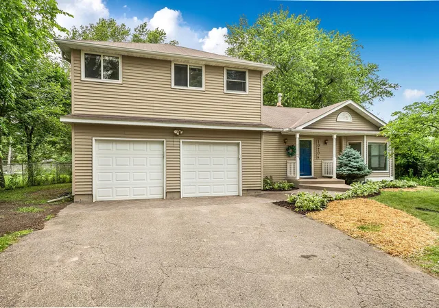 Photo 1 of Single family home for sale at 10206 Lakeview Dr W, Hopkins, MN 55305 | MLS# 7128221 | Listing updated on 2026-08-23