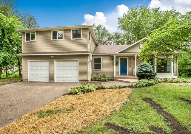 Photo 2 of Single family home for sale at 10206 Lakeview Dr W, Hopkins, MN 55305 | MLS# 7128221 | Listing updated on 2026-08-23