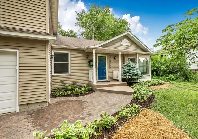 Photo 3 of Single family home for sale at 10206 Lakeview Dr W, Hopkins, MN 55305 | MLS# 7128221 | Listing updated on 2026-08-23