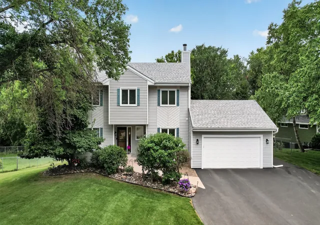 2nd image of 18425 Harrogate Dr, Eden Prairie, MN 55346 | MLS# 7128234