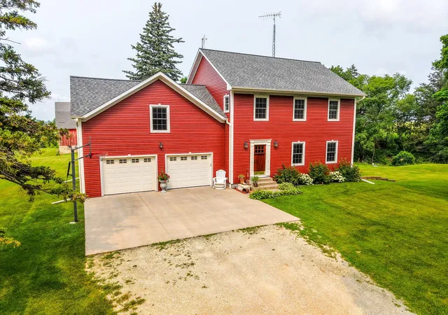 Photo 3 of Single family home for sale at 31029 121st Avenue, Stewartville, MN 55976 | MLS# 7128235 | Listing updated on 2026-09-28