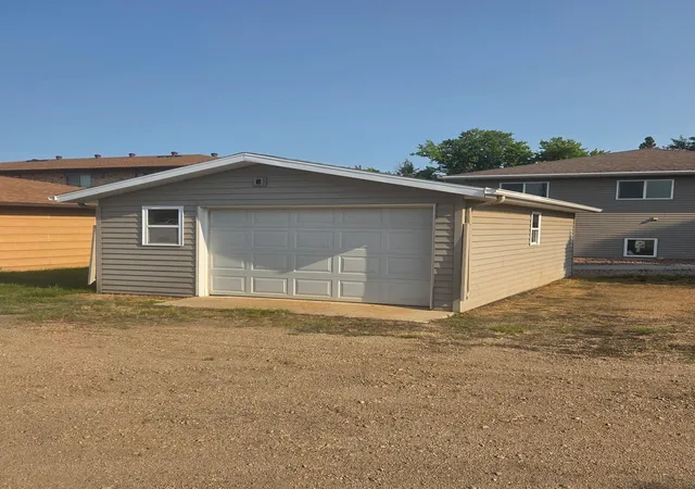 Photo 3 of Single family home for sale at 311 4th Avenue N, Wahpeton, ND 58075 | MLS# 7128240 | Listing updated on 2026-08-20