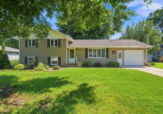 Photo 1 of Single family home for sale at 807 N Renville St, Winthrop, MN 55396 | MLS# 7128266 | Listing updated on 2026-08-27