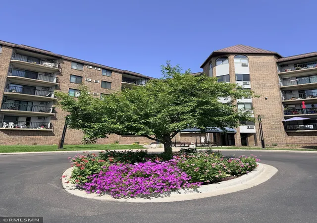 2nd image of 2601 Kenzie Ter #228, Saint Anthony, MN 55418 | MLS# 7128276