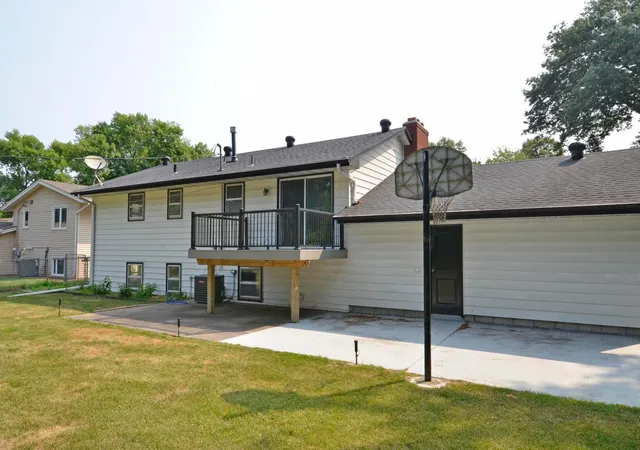 Photo 2 of Sale Pending at 2226 Pleasant View Dr, Saint Paul, MN 55112 | MLS# 7128280 | Listing updated on 2026-10-12