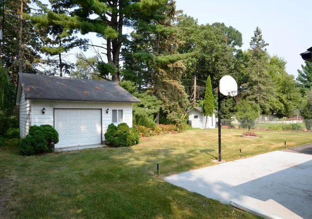 Photo 3 of Sale Pending at 2226 Pleasant View Dr, Saint Paul, MN 55112 | MLS# 7128280 | Listing updated on 2026-10-12