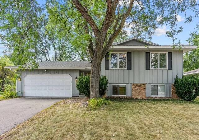 Photo 1 of Single family home for sale at 16515 Frazer Wy W, Rosemount, MN 55068 | MLS# 7128288 | Listing updated on 2026-10-05