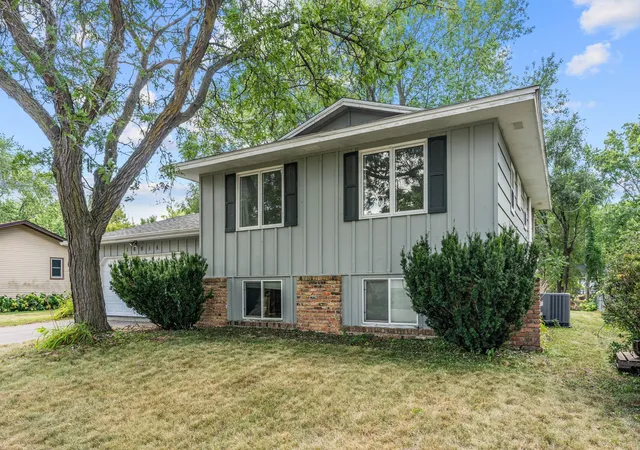 Photo 2 of Single family home for sale at 16515 Frazer Wy W, Rosemount, MN 55068 | MLS# 7128288 | Listing updated on 2026-10-05