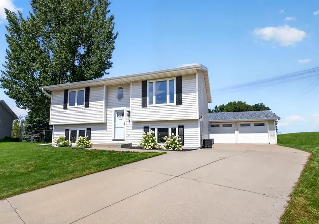 2nd image of 1910 3rd Ave Ne, Stewartville, MN 55976 | MLS# 7128290