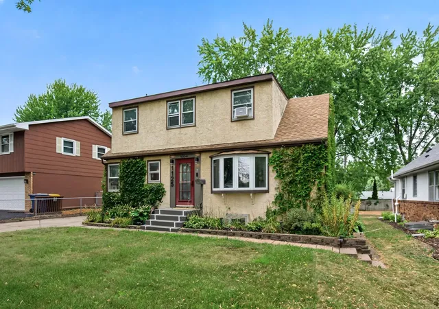 Photo 3 of Single family home for sale at 1125 43rd Ave Ne, Columbia Heights, MN 55421 | MLS# 7128312 | Listing updated on 2026-09-15