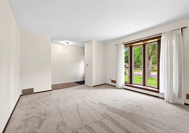 Photo 3 of Single family home for sale at 8305 69th St S, Cottage Grove, MN 55016 | MLS# 7128319 | Listing updated on 2026-10-21