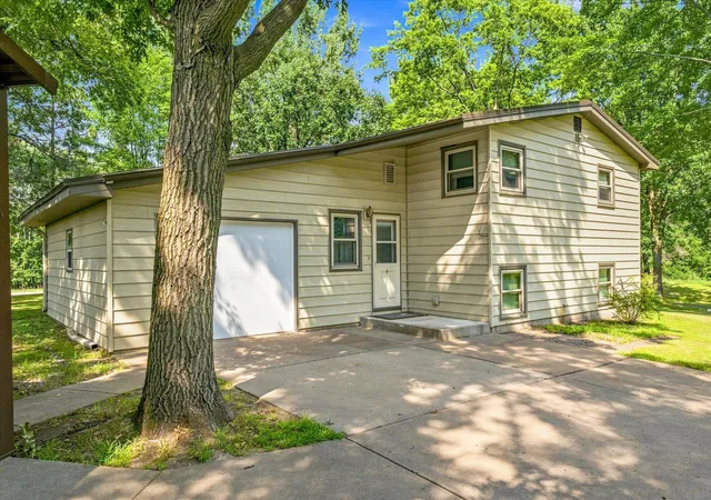 2nd image of 6370 County Road 5 Nw, Isanti, MN 55040 | MLS# 7128337